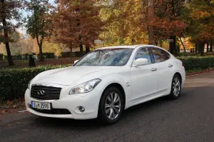 Infiniti M35h - Prova su strada 2012