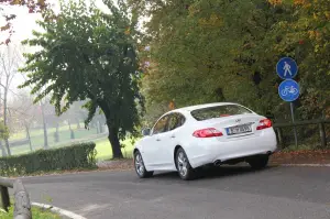 Infiniti M35h - Prova su strada 2012