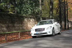 Infiniti M35h - Prova su strada 2012