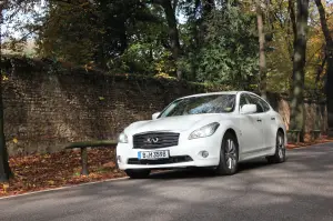 Infiniti M35h - Prova su strada 2012