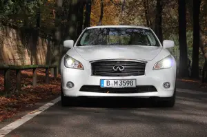 Infiniti M35h - Prova su strada 2012