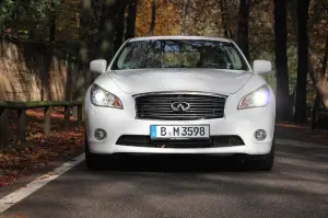 Infiniti M35h - Prova su strada 2012