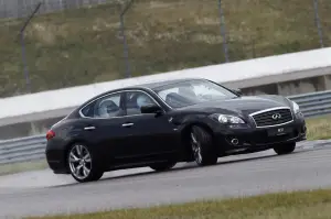 Infiniti M37S - Test Drive con Mark Webber - 3