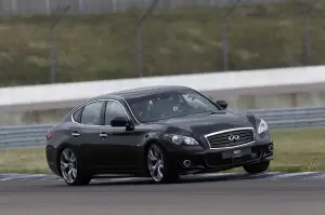 Infiniti M37S - Test Drive con Mark Webber - 10