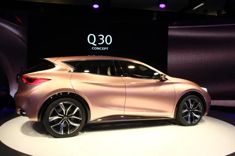  Infiniti Q30 Concept - Salone di Francoforte 2013 - 6