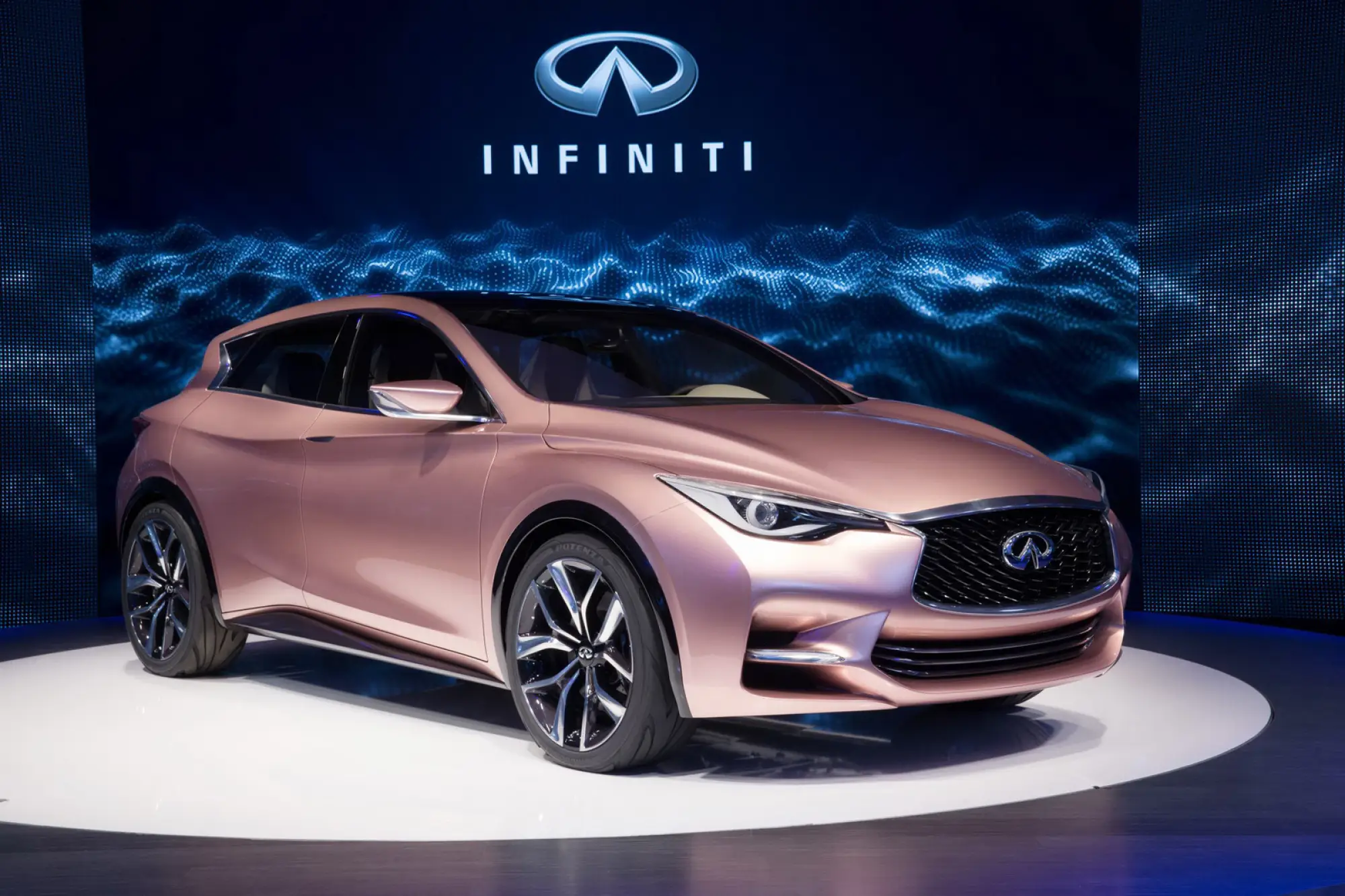 Infiniti Q30 Concept - 1