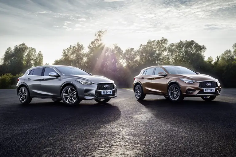 Infiniti Q30 - foto delle versioni Premium e Sport - 6