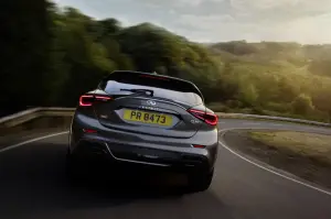 Infiniti Q30 - foto delle versioni Premium e Sport