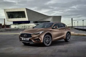 Infiniti Q30 - foto delle versioni Premium e Sport