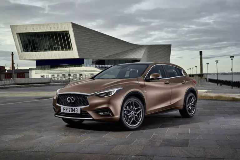 Infiniti Q30 - foto delle versioni Premium e Sport - 11