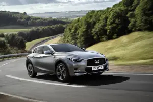 Infiniti Q30 - foto delle versioni Premium e Sport