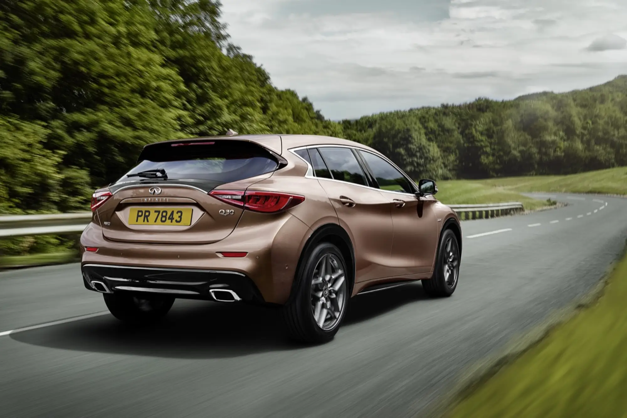 Infiniti Q30 - foto delle versioni Premium e Sport - 24