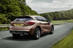 Infiniti Q30 - foto delle versioni Premium e Sport