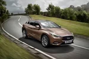 Infiniti Q30 - foto delle versioni Premium e Sport - 25