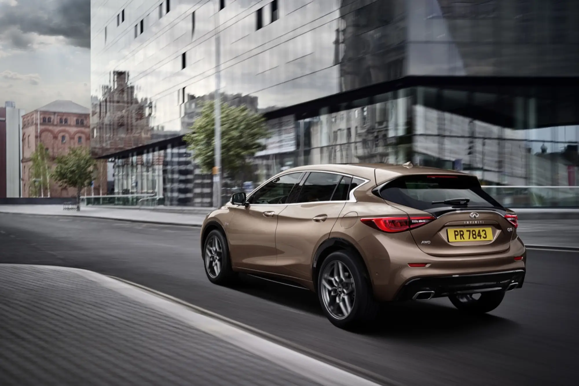 Infiniti Q30 - foto delle versioni Premium e Sport - 26