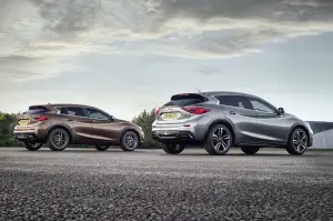 Infiniti Q30 - foto delle versioni Premium e Sport