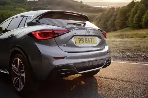 Infiniti Q30 - foto delle versioni Premium e Sport