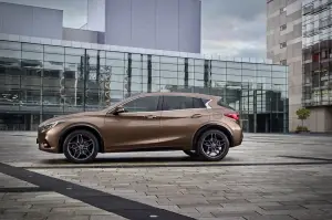 Infiniti Q30 - foto delle versioni Premium e Sport