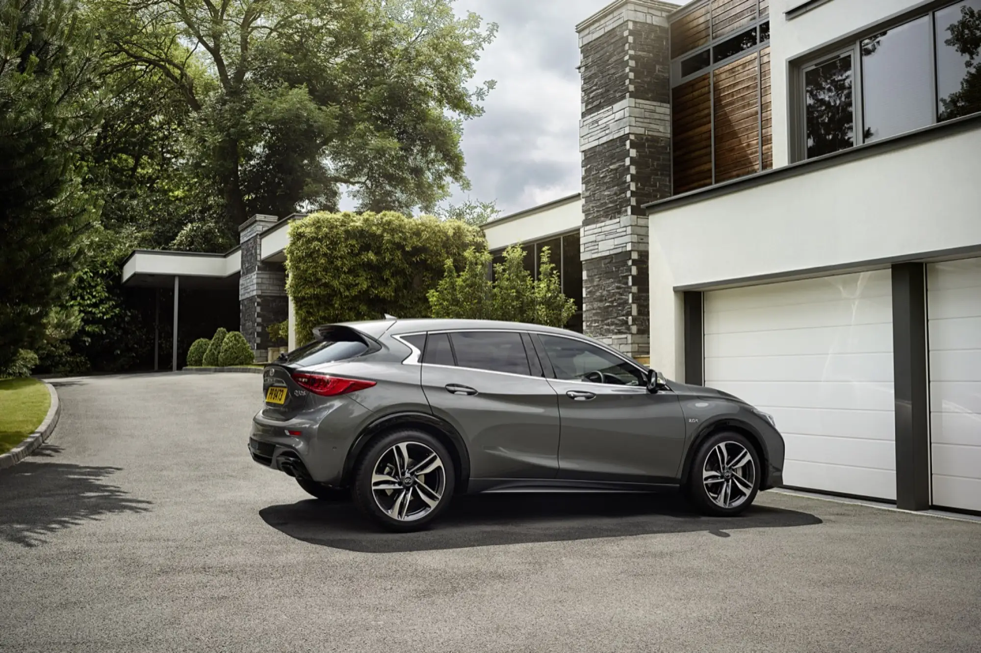 Infiniti Q30 - foto delle versioni Premium e Sport - 36