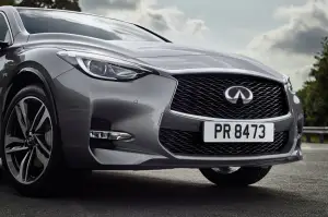 Infiniti Q30 - foto delle versioni Premium e Sport