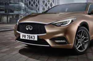 Infiniti Q30 - foto delle versioni Premium e Sport - 52