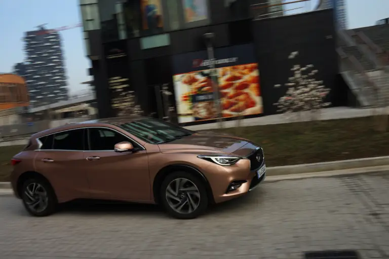 Infiniti Q30 - prova su strada 2016 - 11