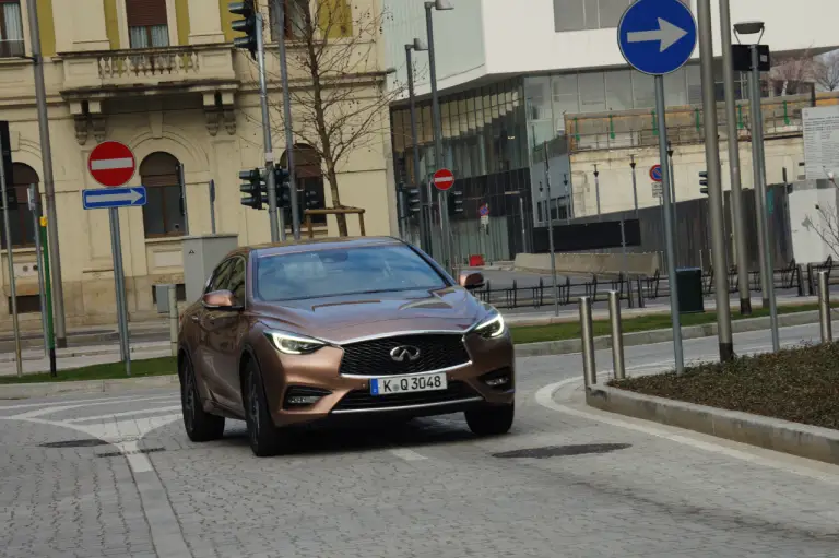 Infiniti Q30 - prova su strada 2016 - 14