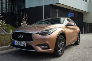 Infiniti Q30 - prova su strada 2016