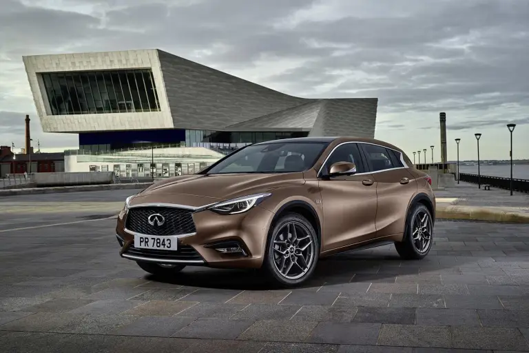 Infiniti Q30 - 14