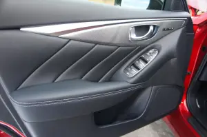 Infiniti Q50 2.0t Prova su strada 2015 - 2