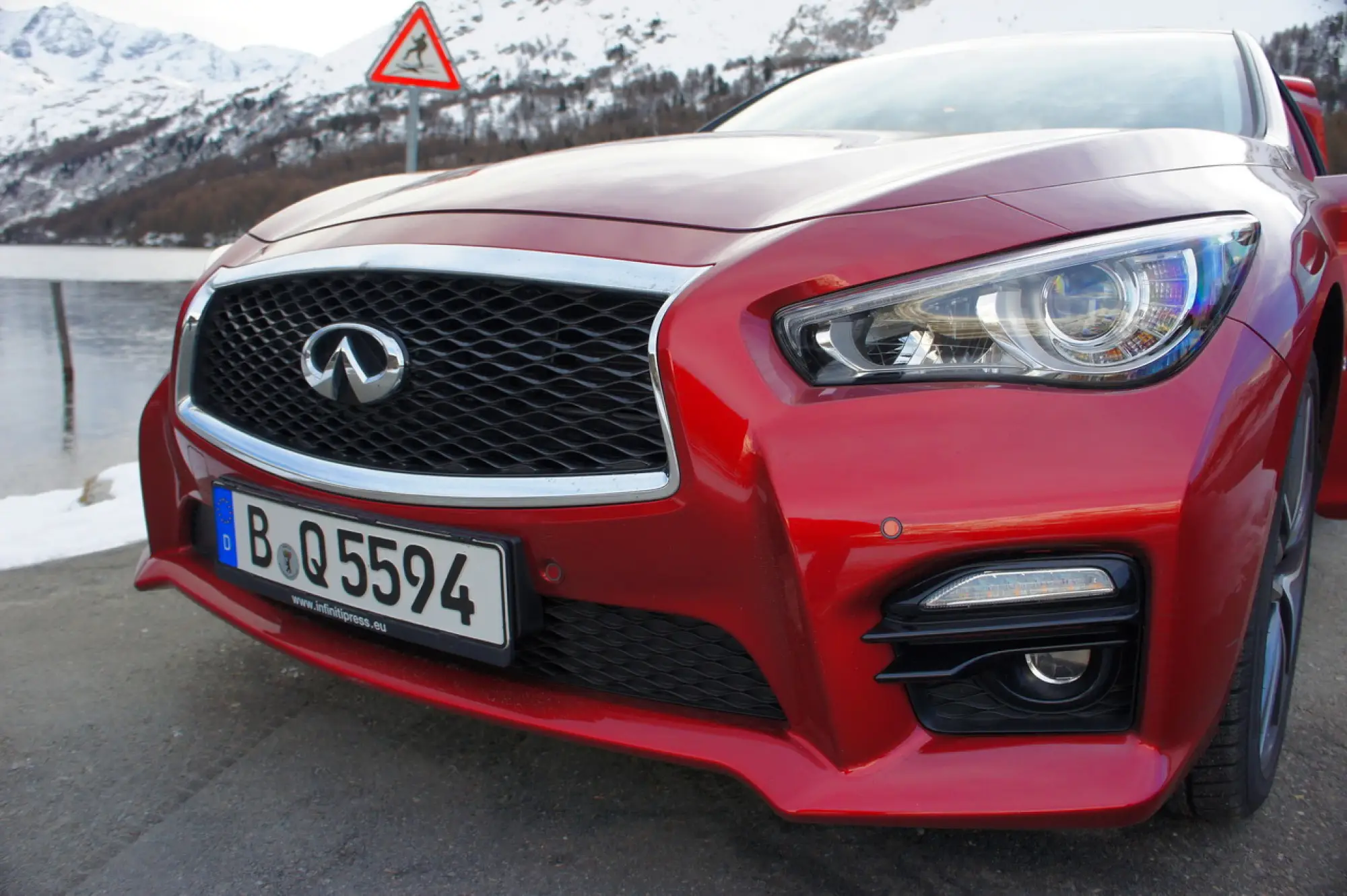 Infiniti Q50 2.0t Prova su strada 2015 - 4