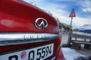 Infiniti Q50 2.0t Prova su strada 2015 - 11