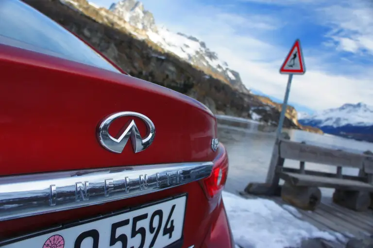 Infiniti Q50 2.0t Prova su strada 2015 - 12