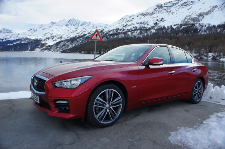 Infiniti Q50 2.0t Prova su strada 2015 - 16