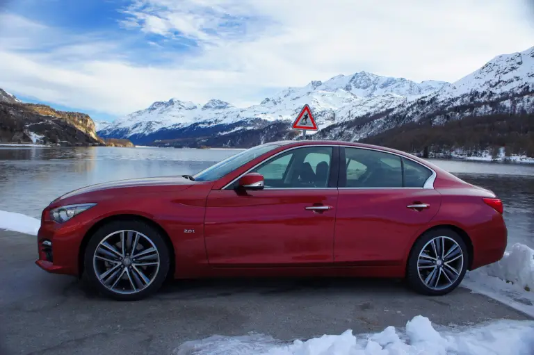Infiniti Q50 2.0t Prova su strada 2015 - 17