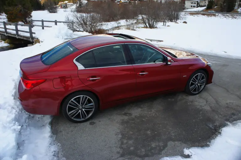 Infiniti Q50 2.0t Prova su strada 2015 - 18