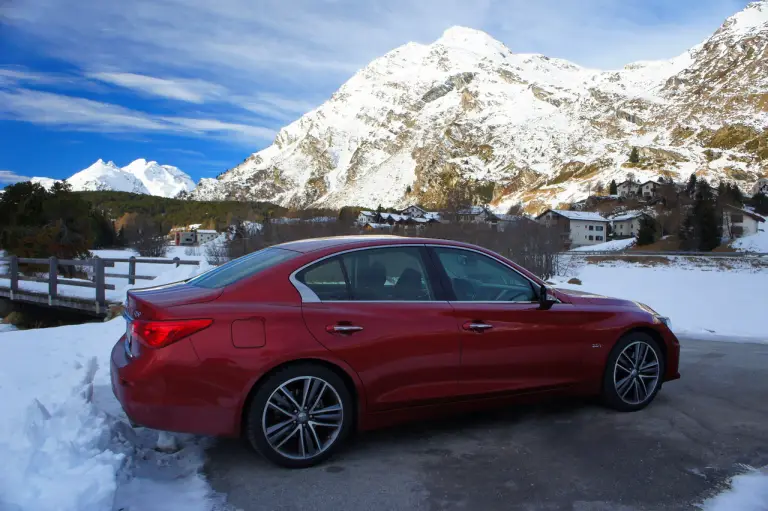 Infiniti Q50 2.0t Prova su strada 2015 - 19