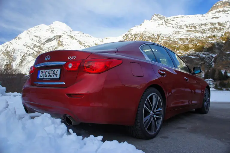 Infiniti Q50 2.0t Prova su strada 2015 - 21