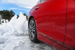 Infiniti Q50 2.0t Prova su strada 2015 - 23