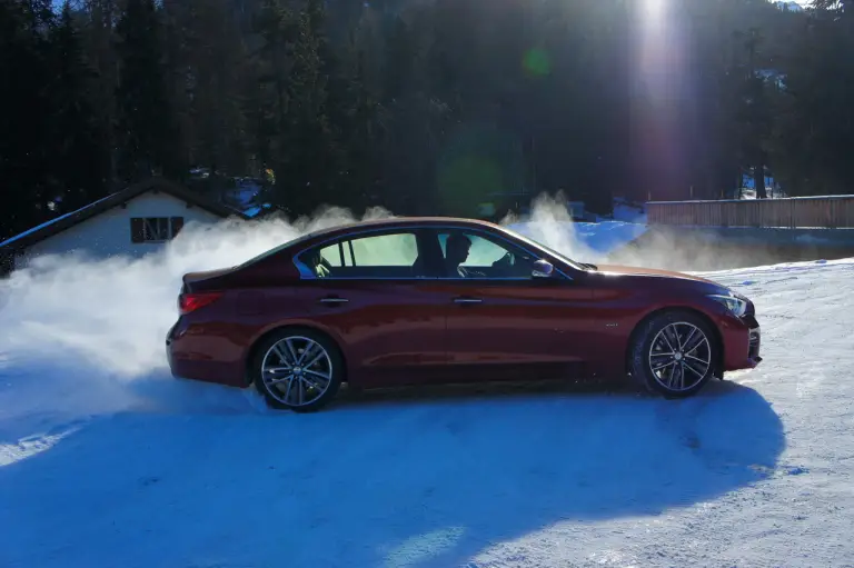 Infiniti Q50 2.0t Prova su strada 2015 - 35