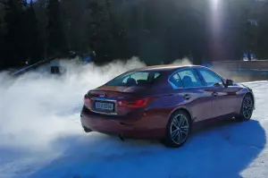 Infiniti Q50 2.0t Prova su strada 2015 - 37