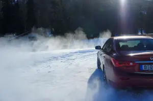 Infiniti Q50 2.0t Prova su strada 2015 - 39
