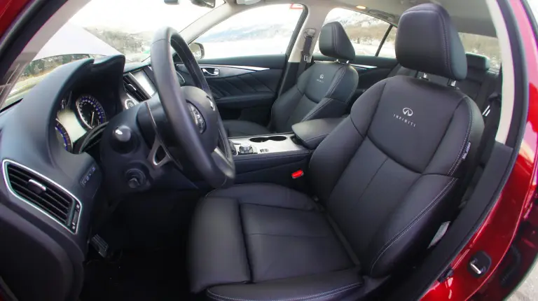 Infiniti Q50 2.0t Prova su strada 2015 - 66