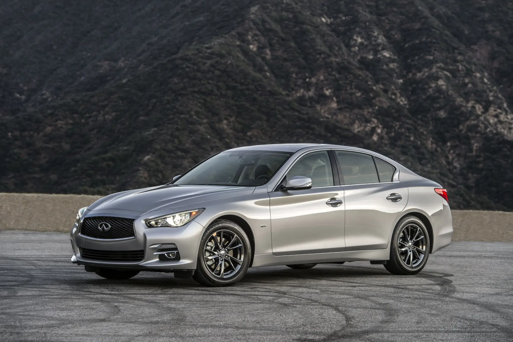 Infiniti Q50 e QX80 Signature Edition - 3