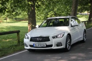 Infiniti Q50 - Prova su strada (2014)