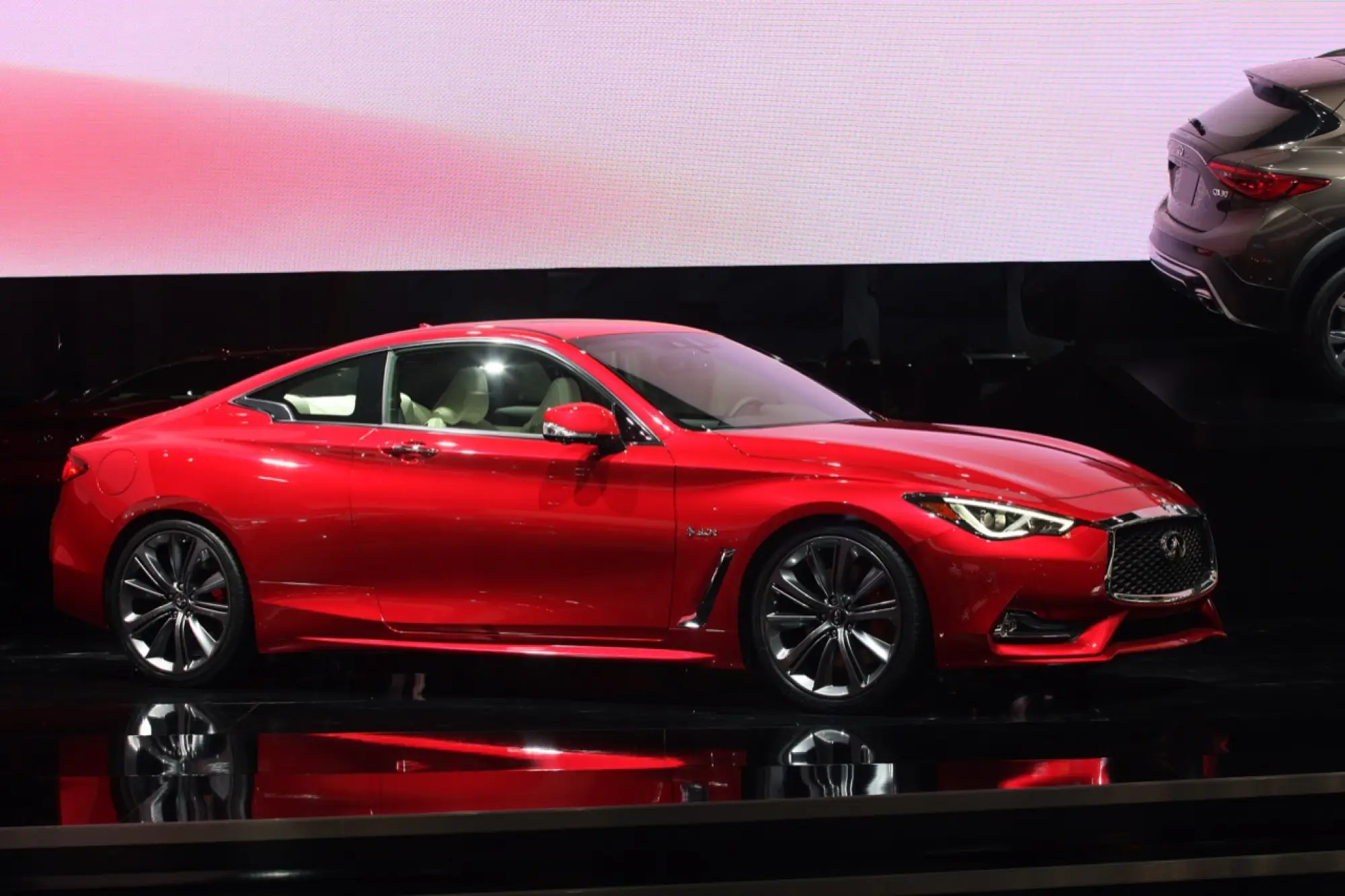 Infiniti Q60 LIVE - Salone di Detroit 2016 - 16