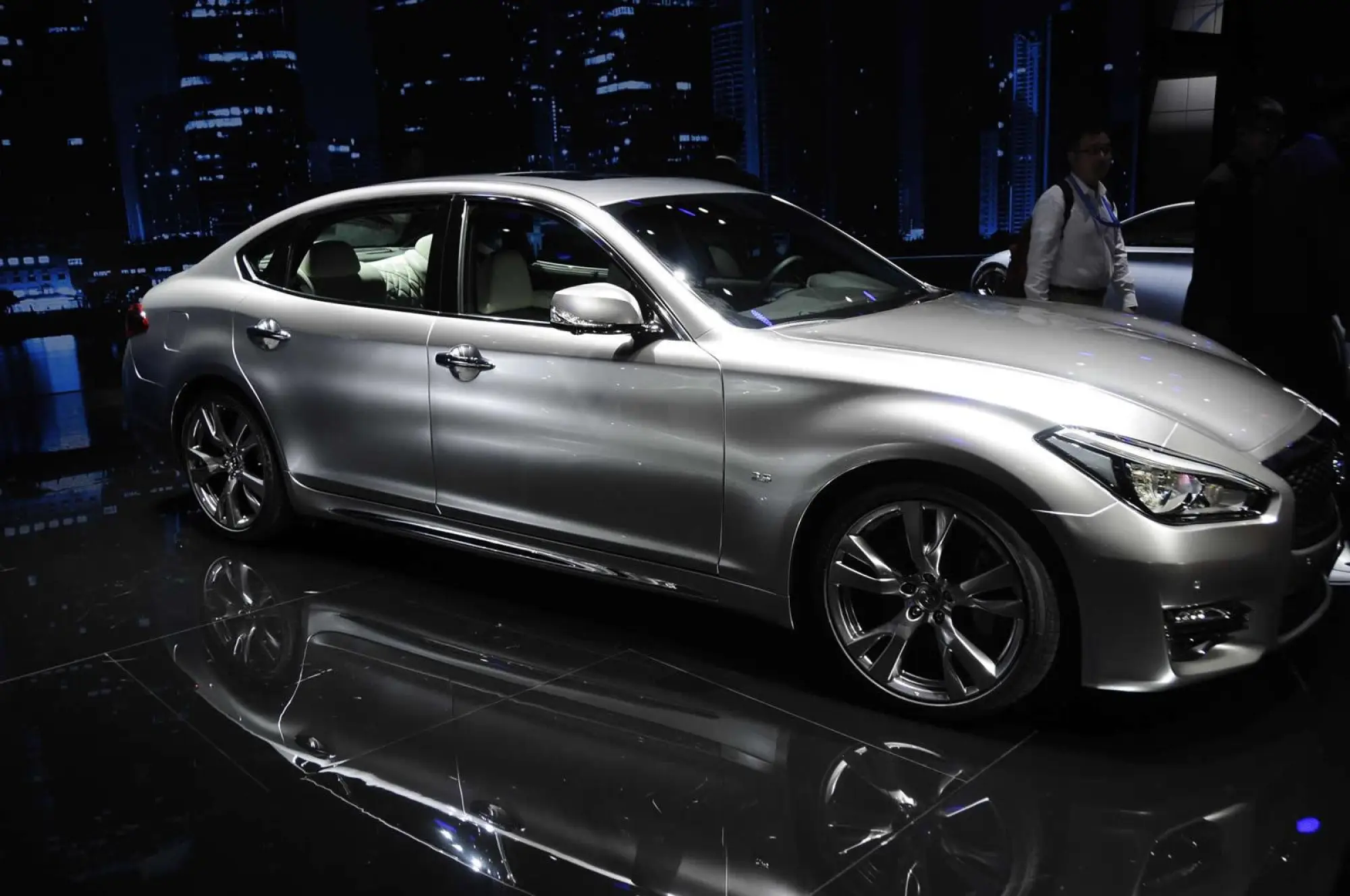 Infiniti Q70L Bespoke Edition - 3