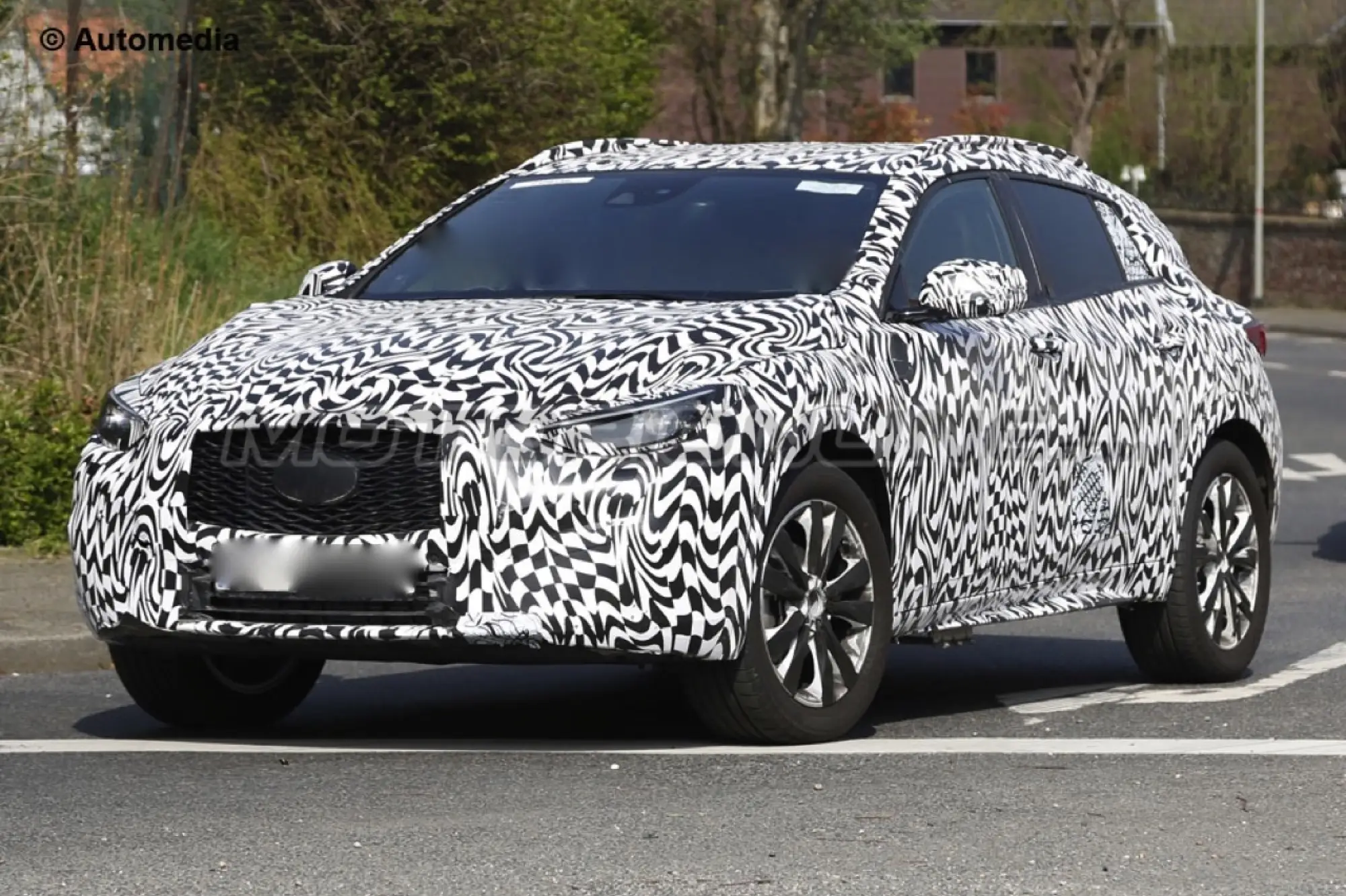 Infiniti QX30 2016 - Foto spia 21-04-2015 - 2