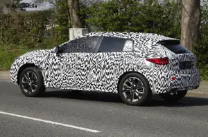 Infiniti QX30 2016 - Foto spia 21-04-2015