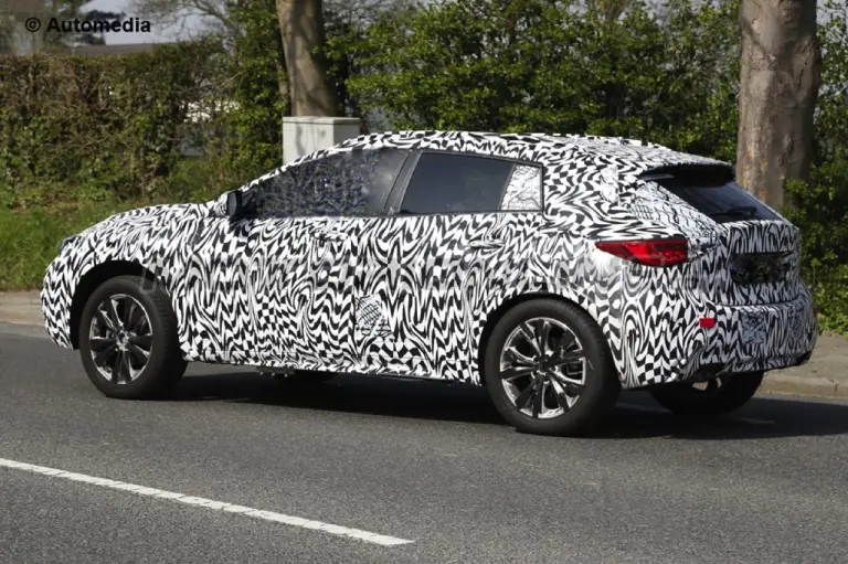 Infiniti QX30 2016 - Foto spia 21-04-2015 - 6